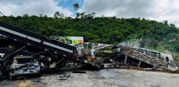 Highway accident kills 10 in northeast Brazil 
