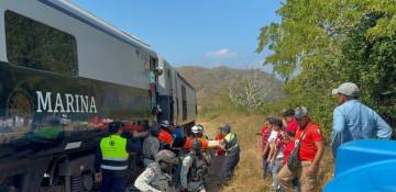 Train derails in Southern Mexico, killing 13 and injuring dozens -  VIDEO 