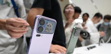 Xiaomi shares drop as co-founder plans $2b sale 