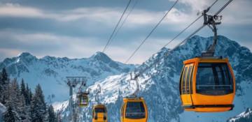 Two cable cars collide in Italy, 4 injured, hundreds stranded