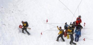 2 skiers rescued from avalanche in west Austria 