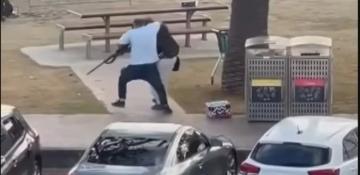 Bystander wrestles gun from suspect in Bondi shooting  -VIDEO 