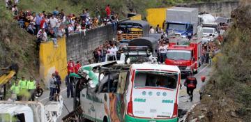 16 killed in school bus crash in Colombia 
