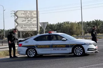 Palestinian reportedly kills man and teen girl in Israel 
