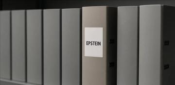 Trump calls for DOJ to release names in Epstein files 