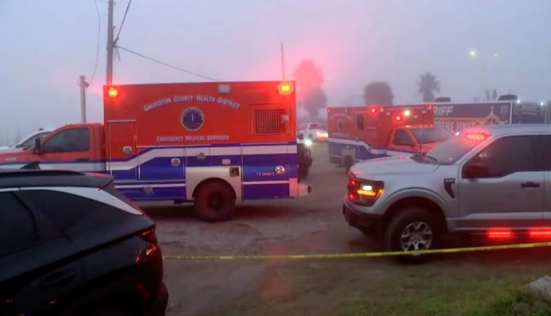 Mexican naval plane crashes in Texas, killing at least 5 -  VIDEO 