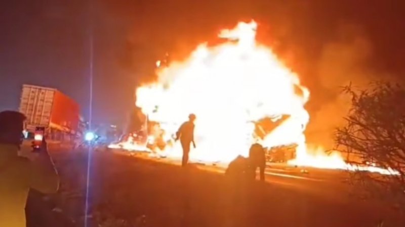 At least 10 killed in Karnataka bus–tanker crash