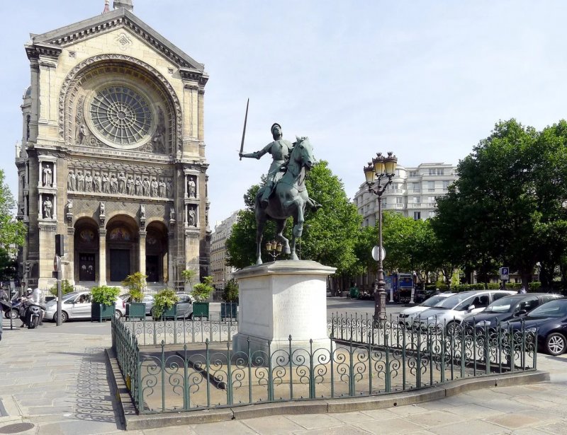 Man arrested after stealing Joan of Arc’s sword in Paris