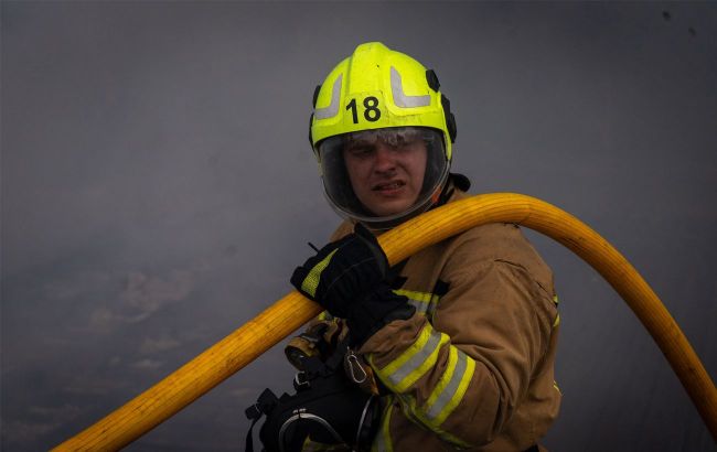 Russian strike hits Kharkiv high-rise, 12 injured 