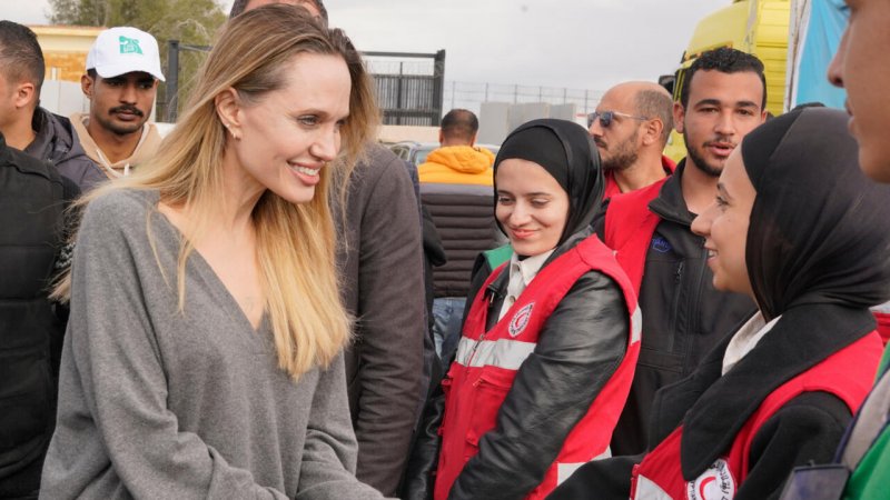 Angelina Jolie visits Rafah, shows support for Gaza 