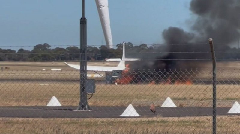 Pilot unhurt after light plane crash in Adelaide, Australia -  VIDEO 