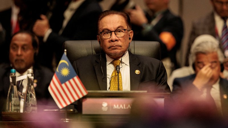 Malaysian PM urges faster digitalization in govt 