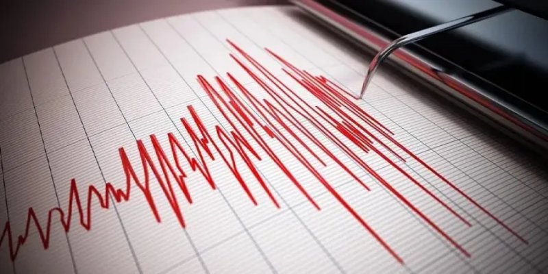 Strong earthquakes strike western Japan
