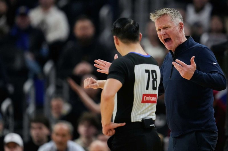 Warriors coach Kerr ejected in 103-102 loss to Clippers -  VIDEO 