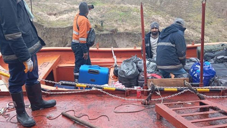 Turkish ship runs aground in Kerch Strait, crew safe 