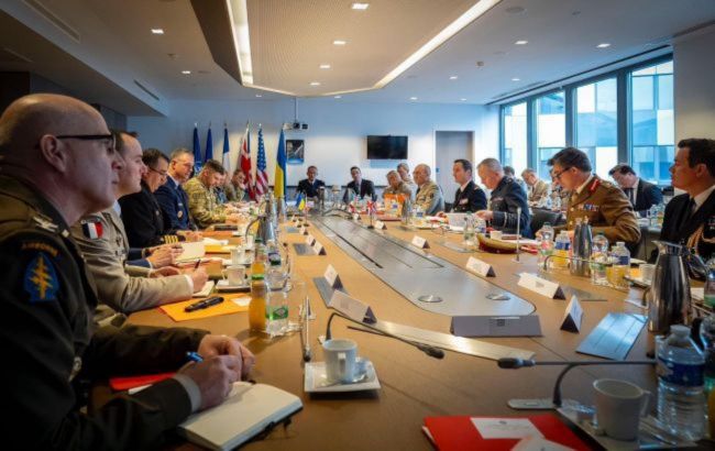 Ukraine allies meet in Paris to plan security guarantees 