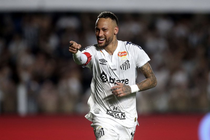 Neymar extends Santos contract through 2026