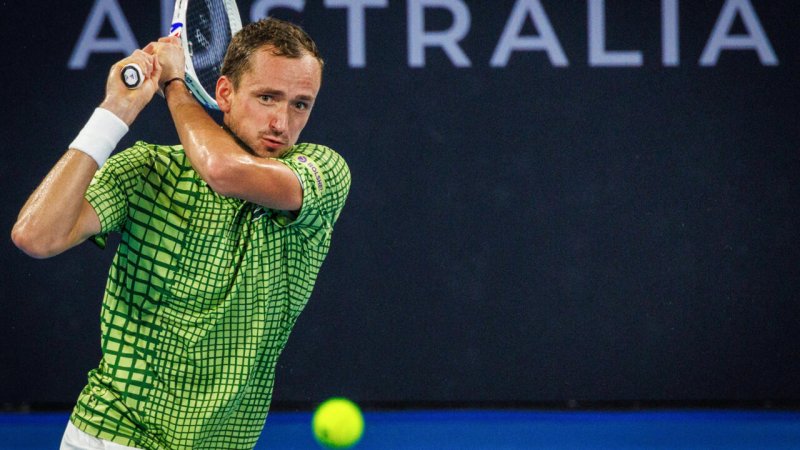 Medvedev rides strong start toward Australian Open