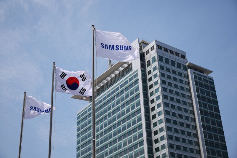 Samsung Electronics eyes $1.73B share buyback for employees