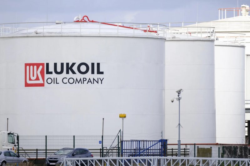 Chevron, Quantum plan joint bid for Lukoil’s foreign assets