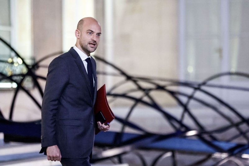 France and Germany rush to counter Trump's Greenland threats 