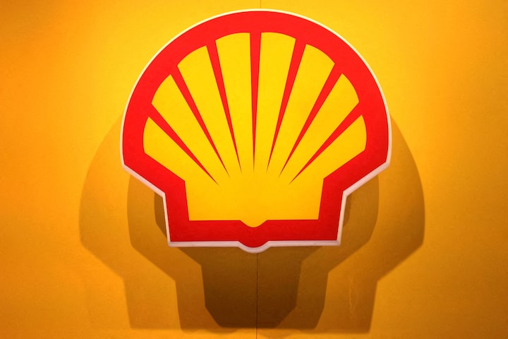 Shell keeps LNG outlook, warns of chemicals losses