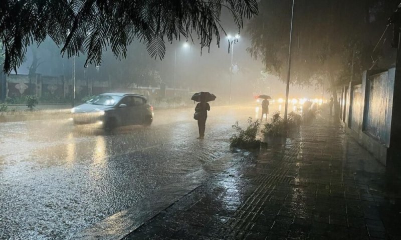 Sri Lanka issues storm, heavy rain warning