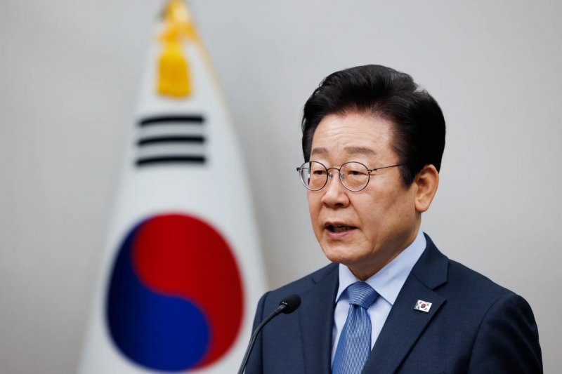 South Korea’s Lee to visit Japan for talks with Takaichi