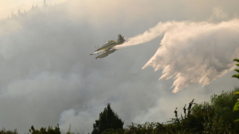 Wildfires force thousands to flee southern Argentina’s Patagonia