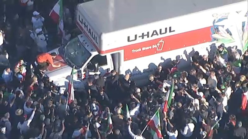 Truck drives into crowd at Los Angeles rally backing Iran protests -  VIDEO 