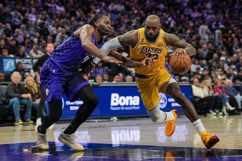 Monk scores 26 as Kings top Lakers 124-112