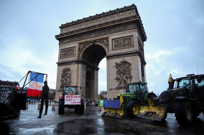 Farmers drive into Paris to oppose Mercosur agreement