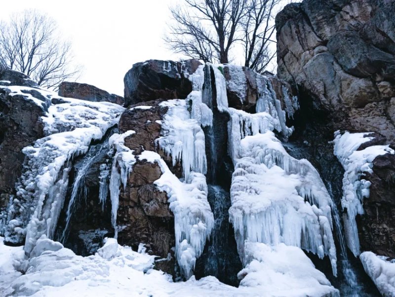 Frozen waterfalls bring winter magic to Azerbaijan’s Gadabay 
