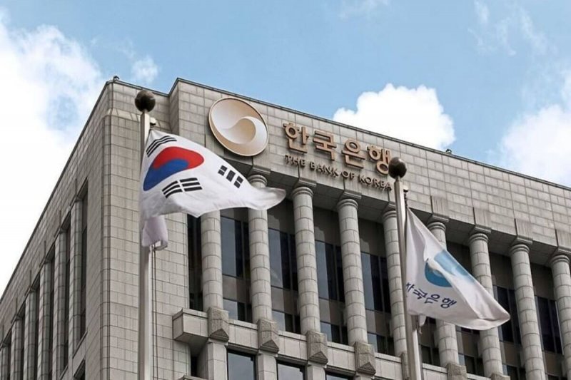 South Korea maintains key rate as won weakens