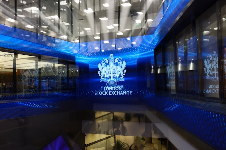 London stocks slip after Trump issues tariff warning