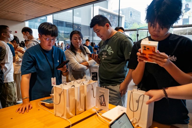 Apple overtakes Huawei, Xiaomi in China market