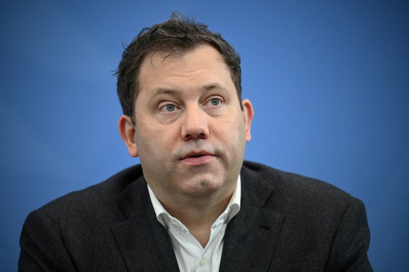 Germany, France vow no compromise over U.S. tariff threat 