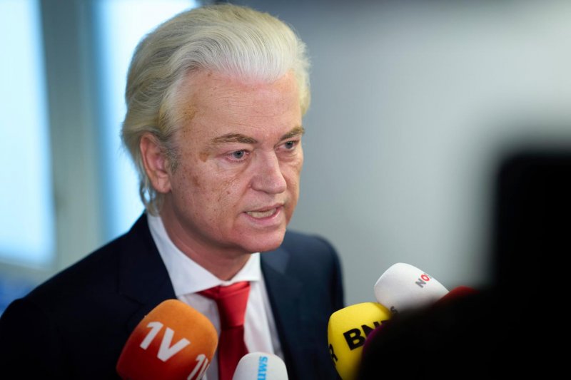 Seven lawmakers leave Wilders' party, weakening his leadership