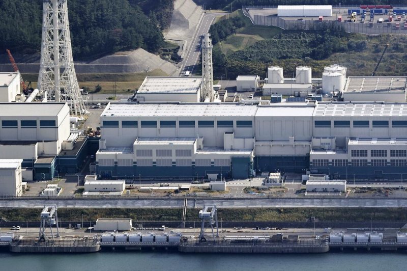Japan suspends work at world's largest nuclear plant after alarm