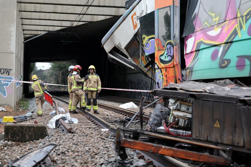 Several injured after train hits crane in southern Spain -  VIDEO 