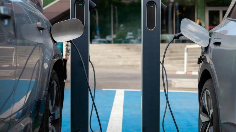 Hybrid cars dominate EU sales despite slow market