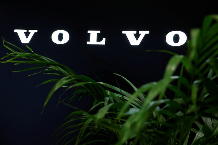 Volvo Group’s Q4 profit beats expectations 