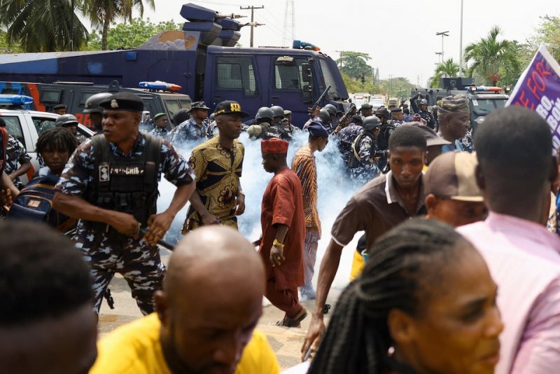 Police fire tear gas as Lagos slum erupts