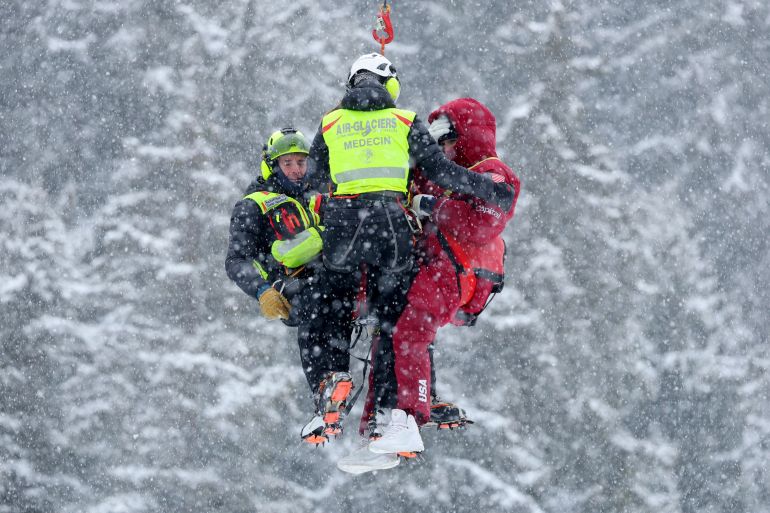 Vonn airlifted after crash as pre-Olympic race is cancelled 