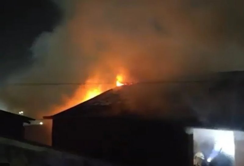 House fire breaks out in Azerbaijan's Sumgayit -  VIDEO 