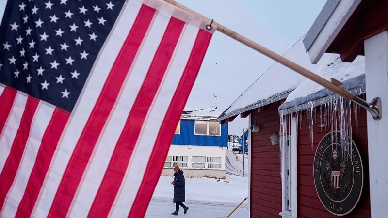 Greenland mayor warns media over US flag stunt 