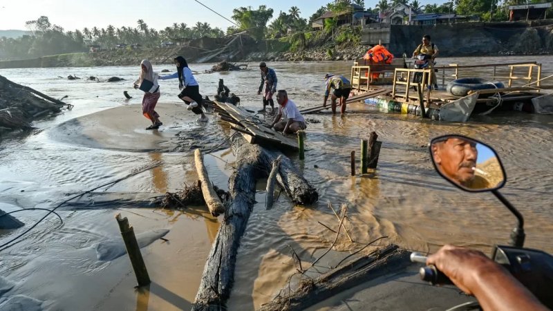 Flash floods in Indonesia leave at least 14 dead
