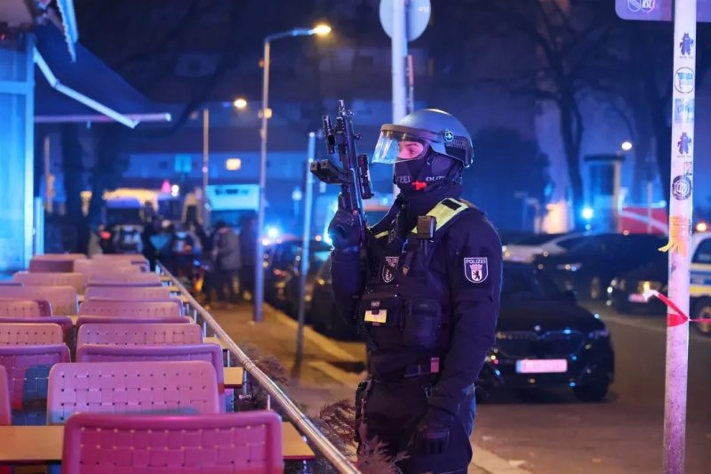 Bild: Five people were injured in a shooting in an apartment building in central Berlin