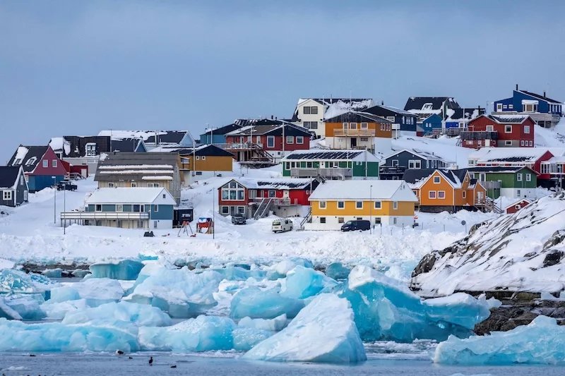 Finland sends two officers to Greenland 