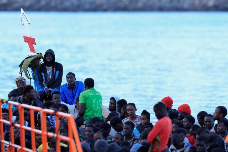 Spanish government moves to regularise half a million undocumented migrants